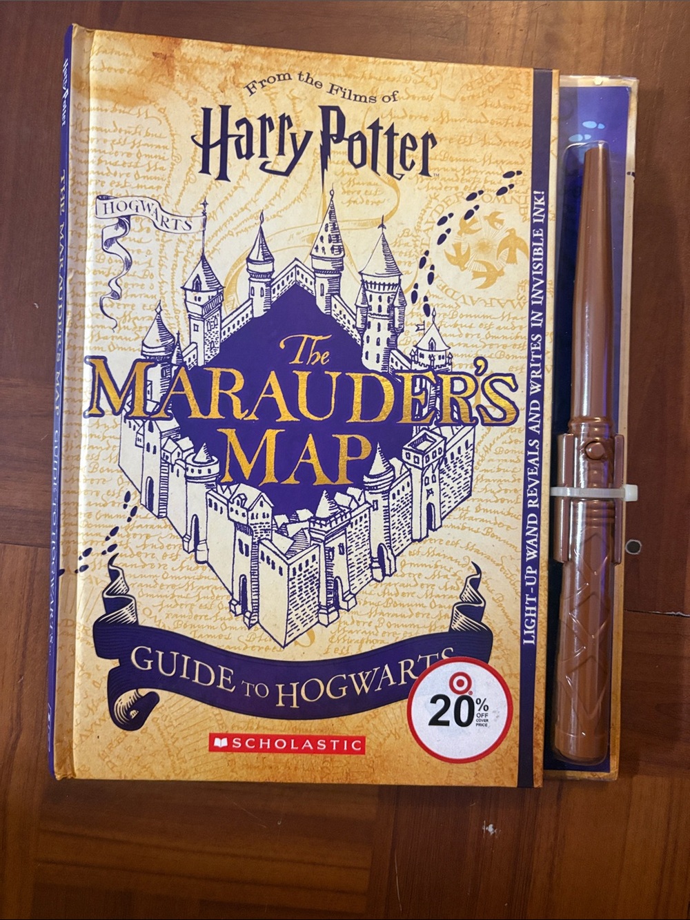 Harry Potter: guide to hogwarts book